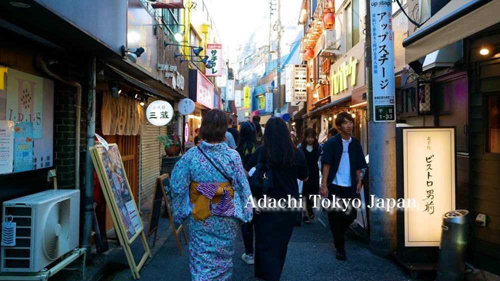 足立区：着物を着た外国人
Adachi Tokyo Iapan